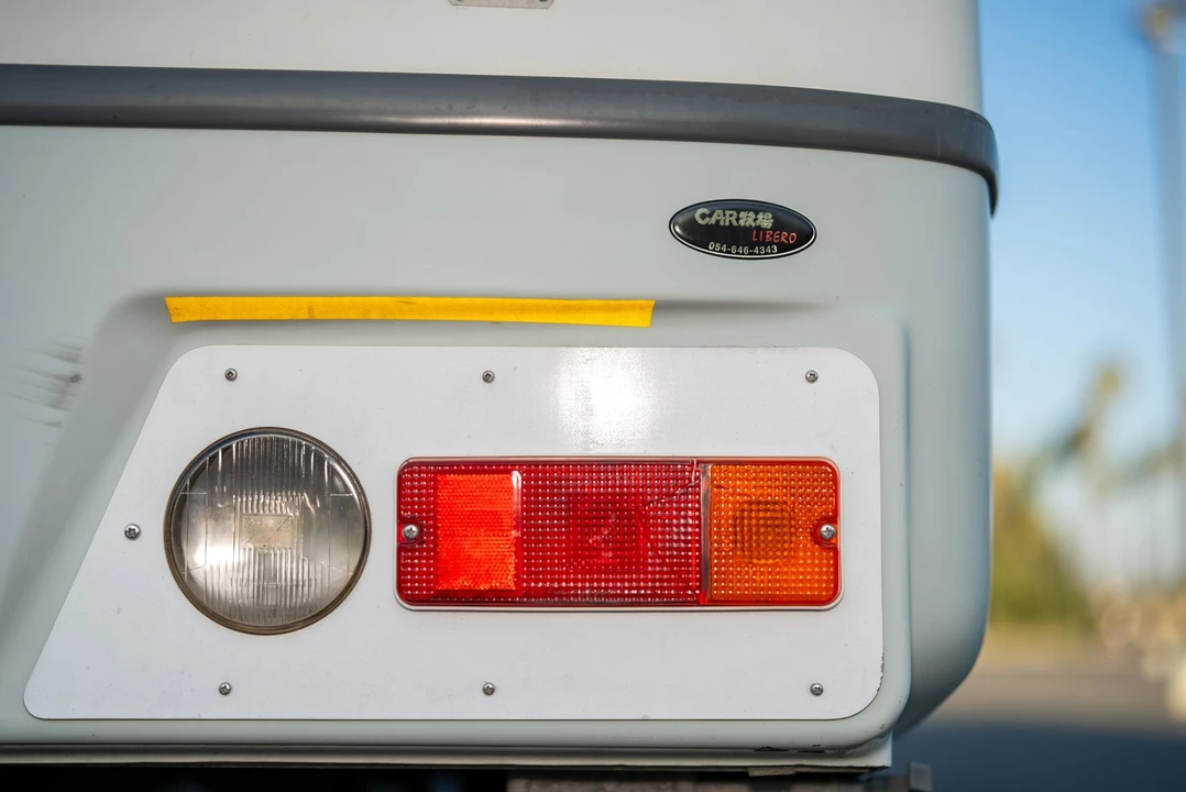 1994 Isuzu Elf - Image 27 of 31