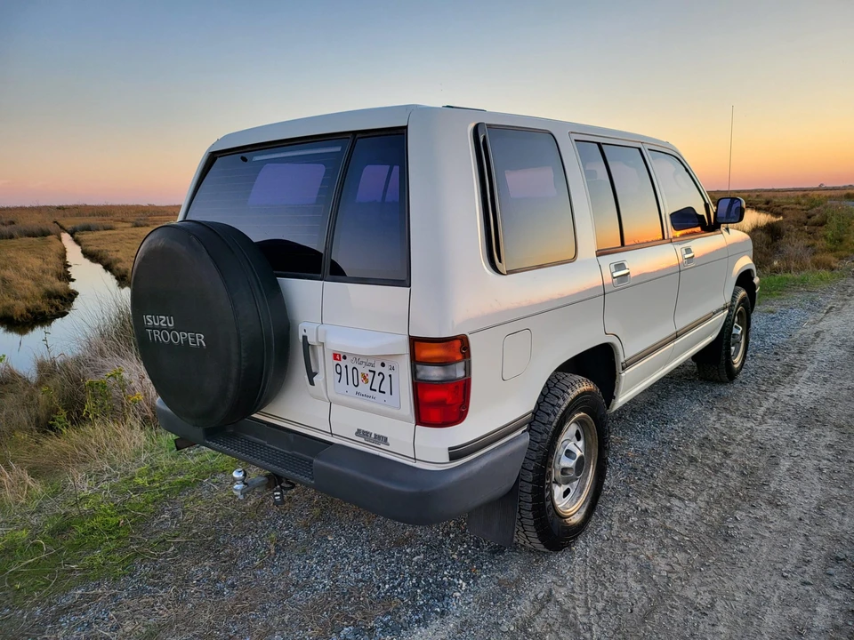1994 Isuzu Trooper - Image 9 of 31