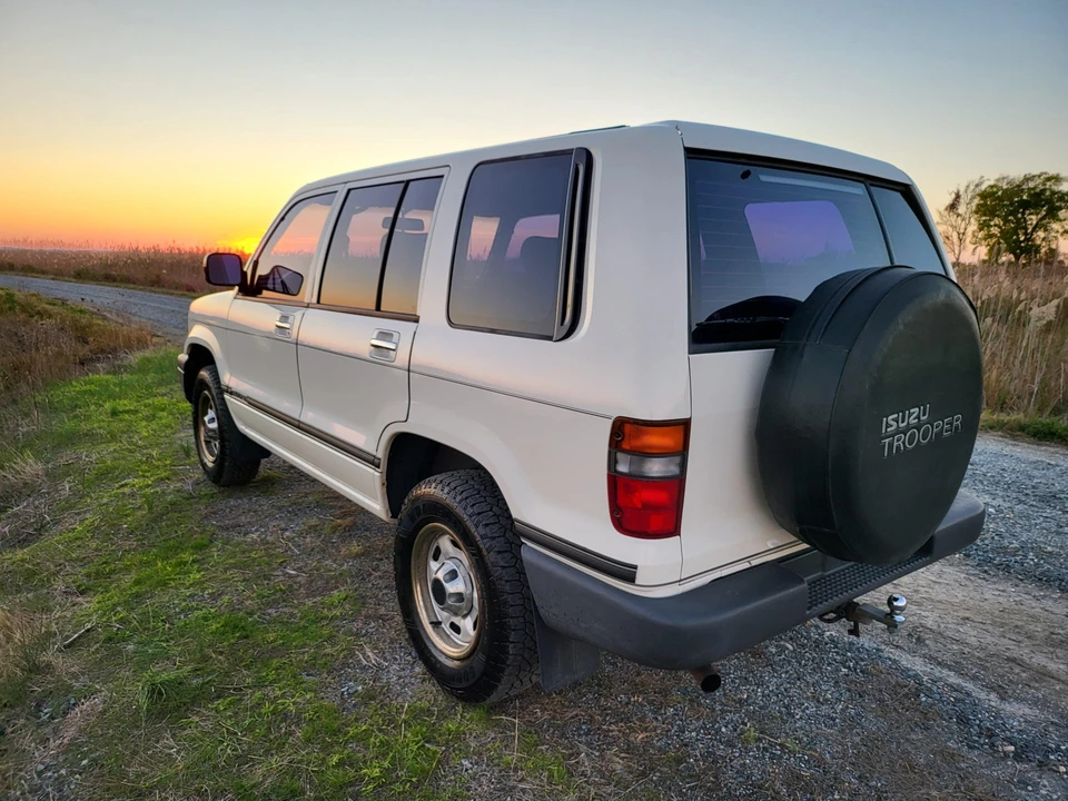 1994 Isuzu Trooper - Image 7 of 31