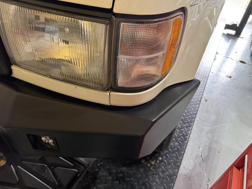 1994 Isuzu Trooper - Image 10 of 31