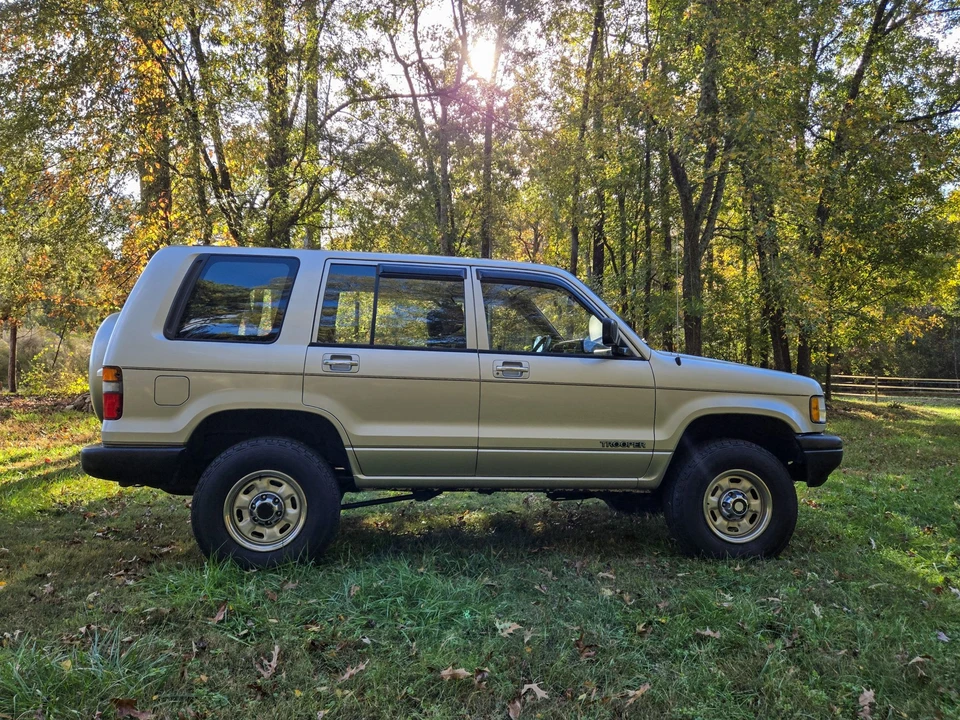 1994 Isuzu Trooper - Image 17 of 31