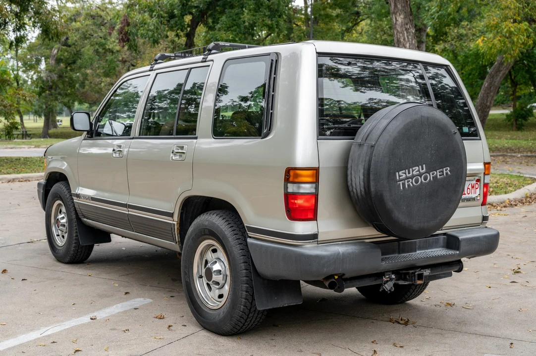 1994 Isuzu Trooper - Image 7 of 31