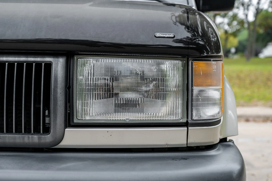 1994 Isuzu Trooper - Image 9 of 31