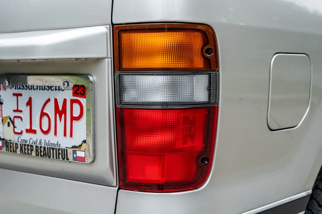 1994 Isuzu Trooper - Image 13 of 31