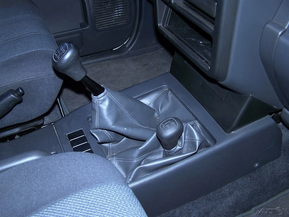 1994 Isuzu Trooper - Image 14 of 21