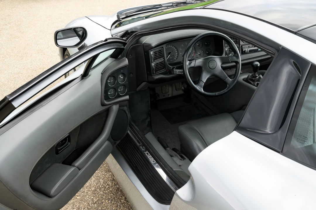 1994 Jaguar XJ220 - Image 22 of 31