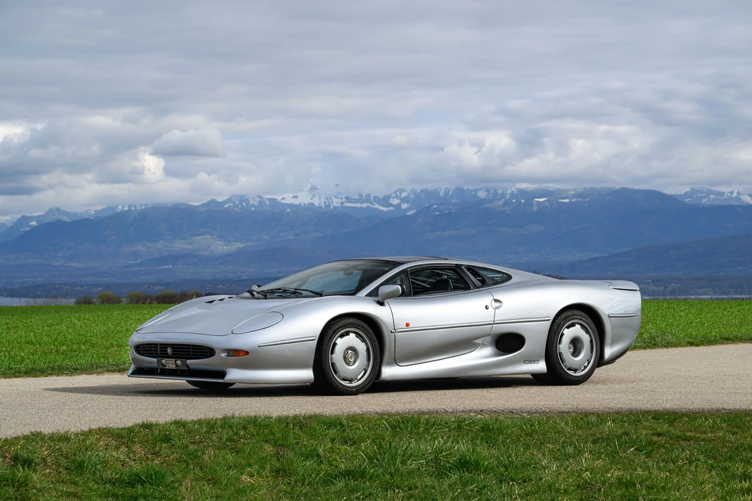 1994 Jaguar XJ220 - Image 2 of 31