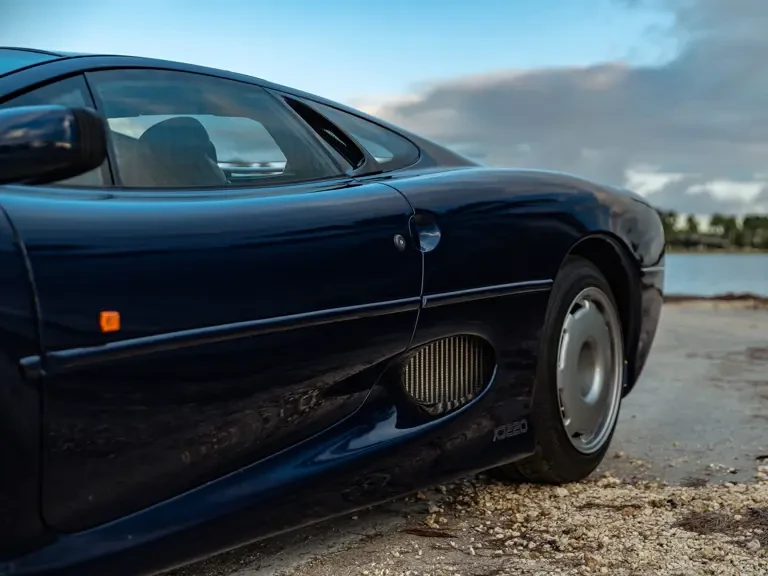 1994 Jaguar XJ220 - Image 19 of 31
