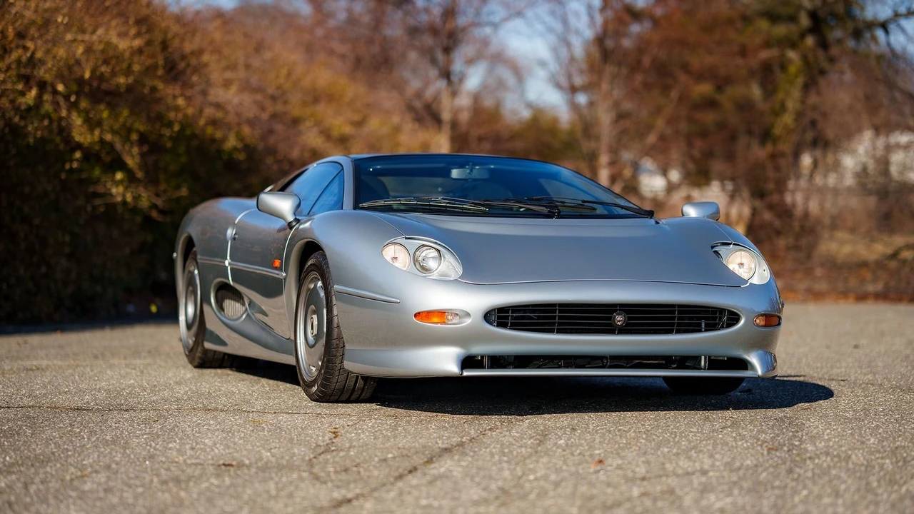 1994 Jaguar XJ220 - Image 18 of 31