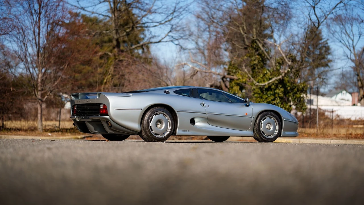 1994 Jaguar XJ220 - Image 16 of 31