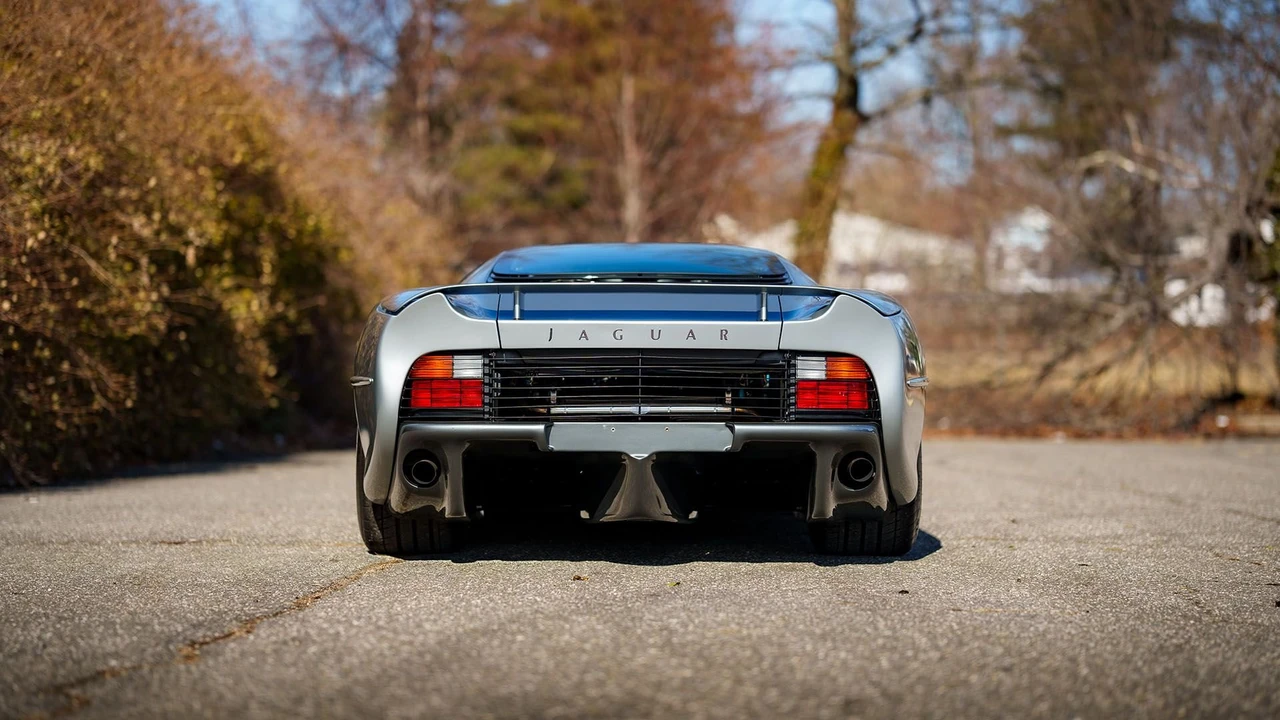 1994 Jaguar XJ220 - Image 2 of 31