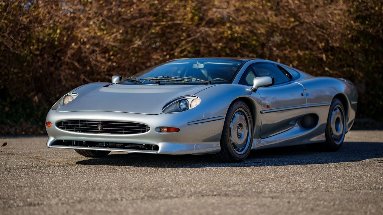 1994 Jaguar XJ220 - Image 15 of 31