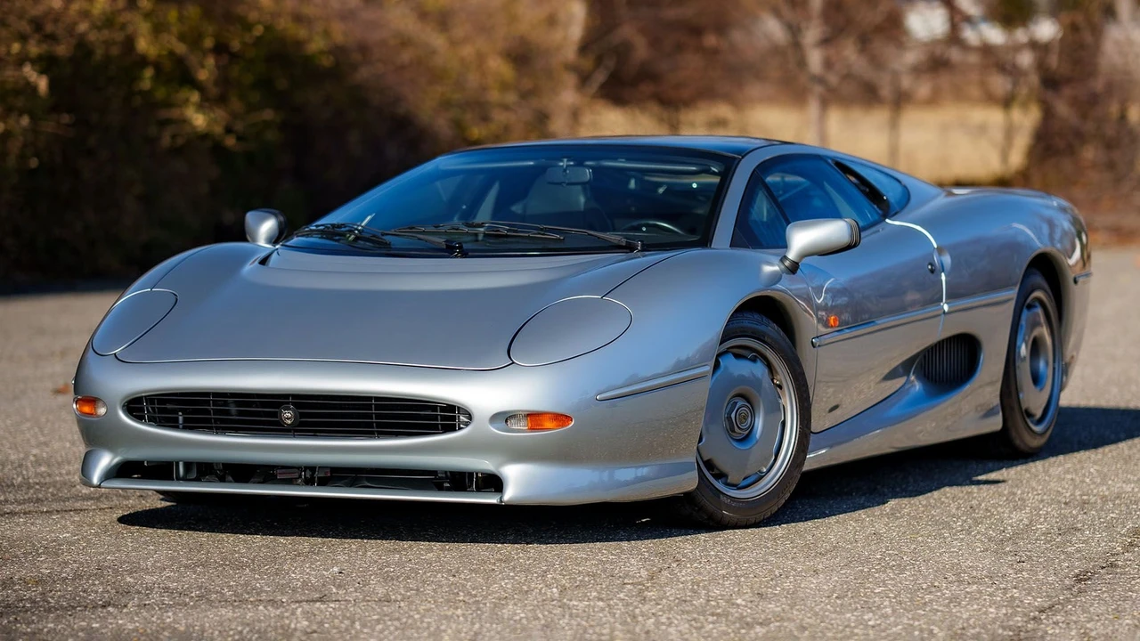 1994 Jaguar XJ220 - Image 10 of 31