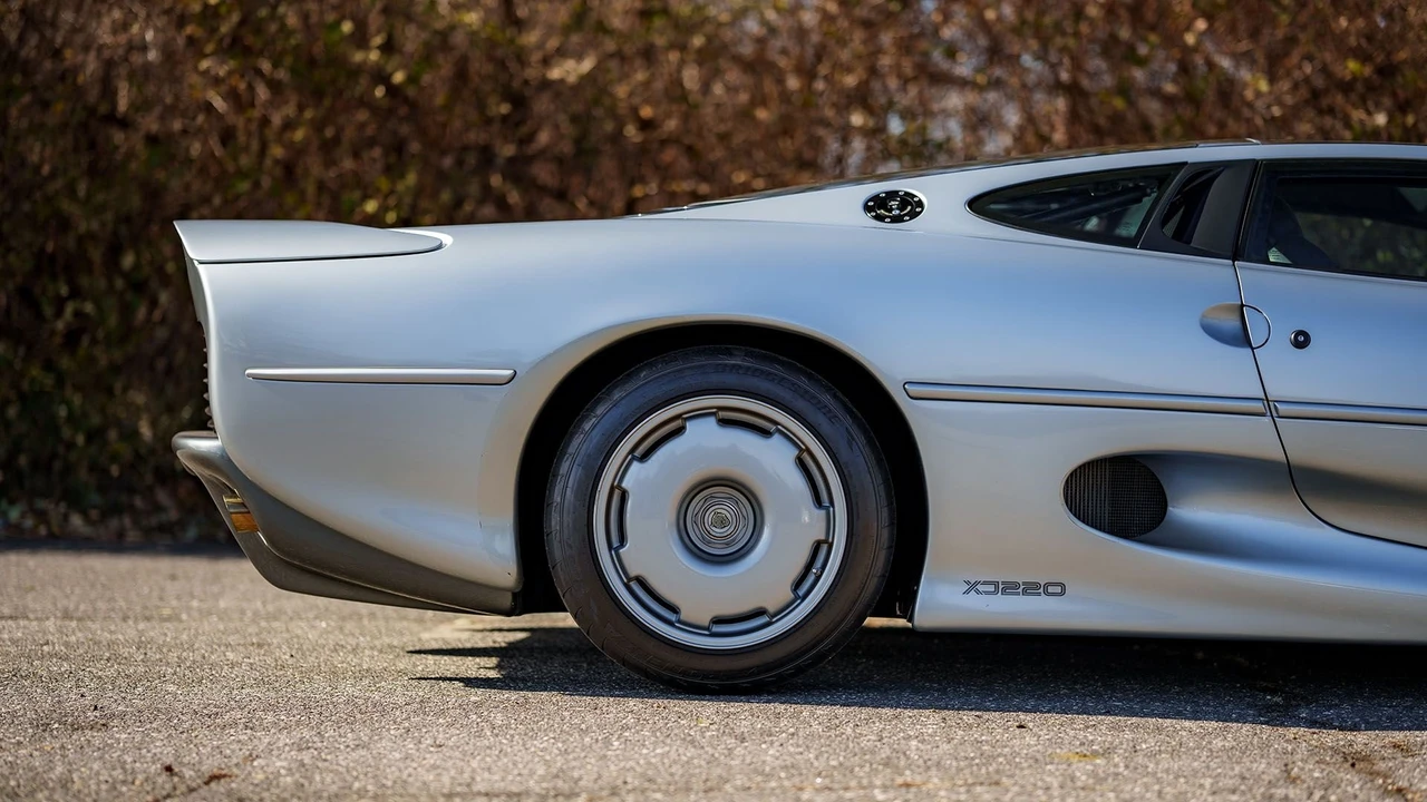 1994 Jaguar XJ220 - Image 30 of 31