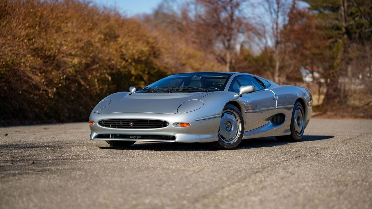 1994 Jaguar XJ220 - Image 9 of 31