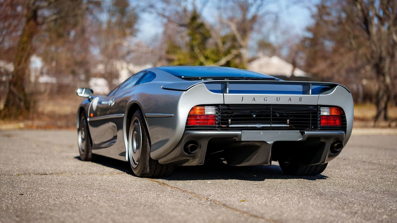1994 Jaguar XJ220 - Image 23 of 31