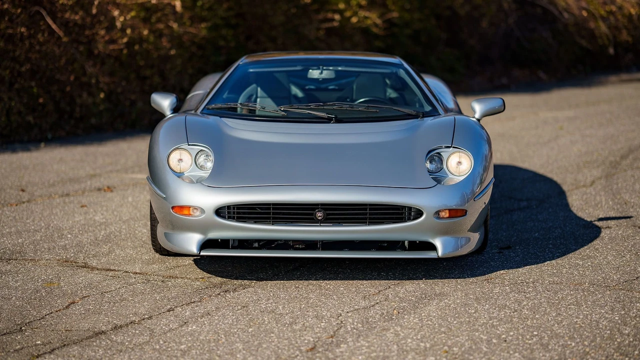 1994 Jaguar XJ220 - Image 14 of 31