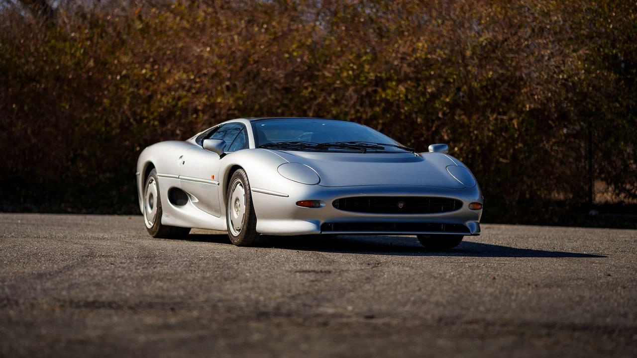 1994 Jaguar XJ220 - Image 12 of 31