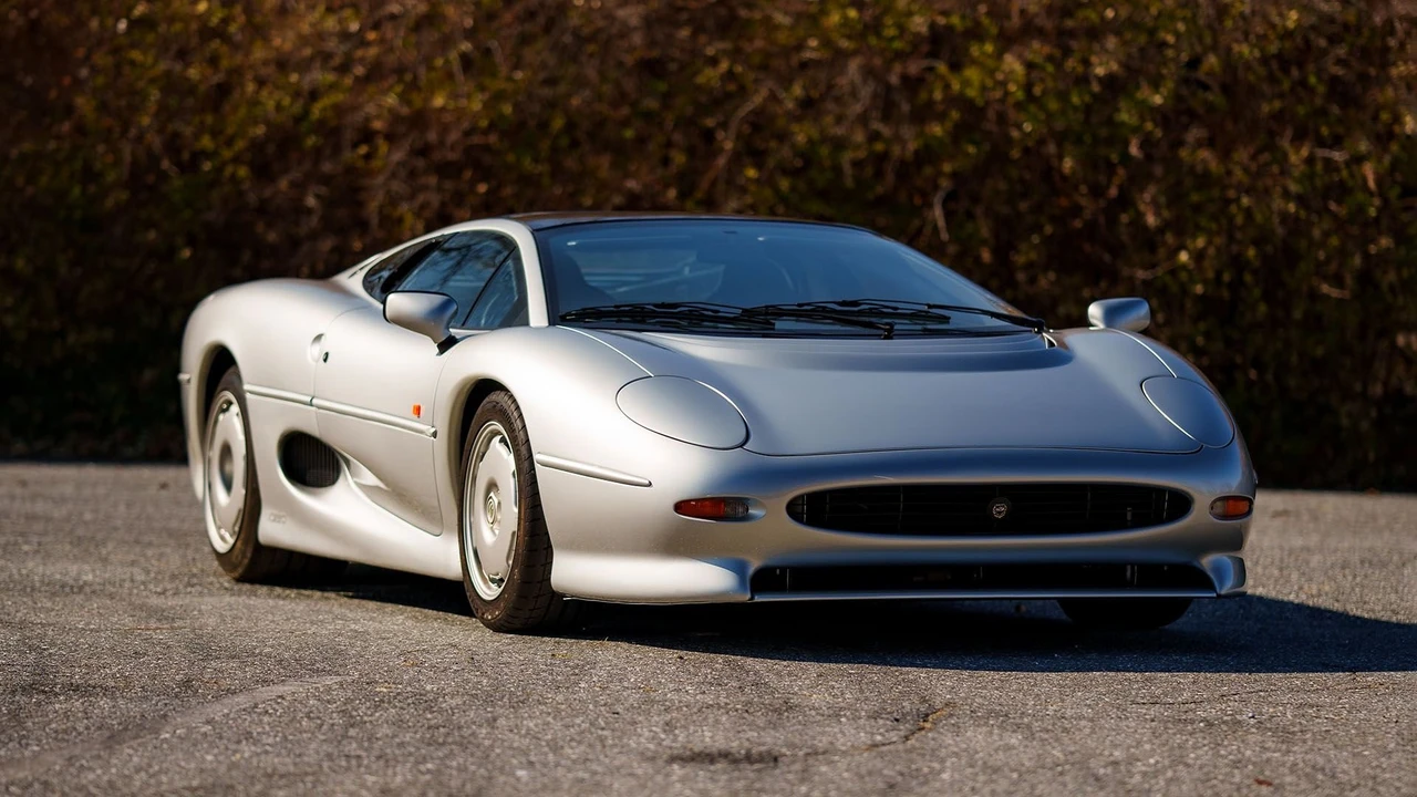 1994 Jaguar XJ220 - Image 11 of 31
