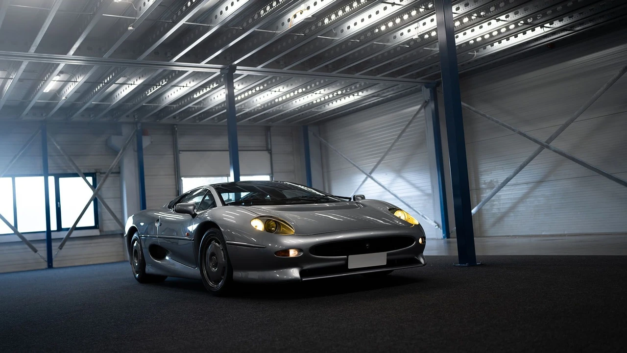1994 Jaguar XJ220 - Image 5 of 31
