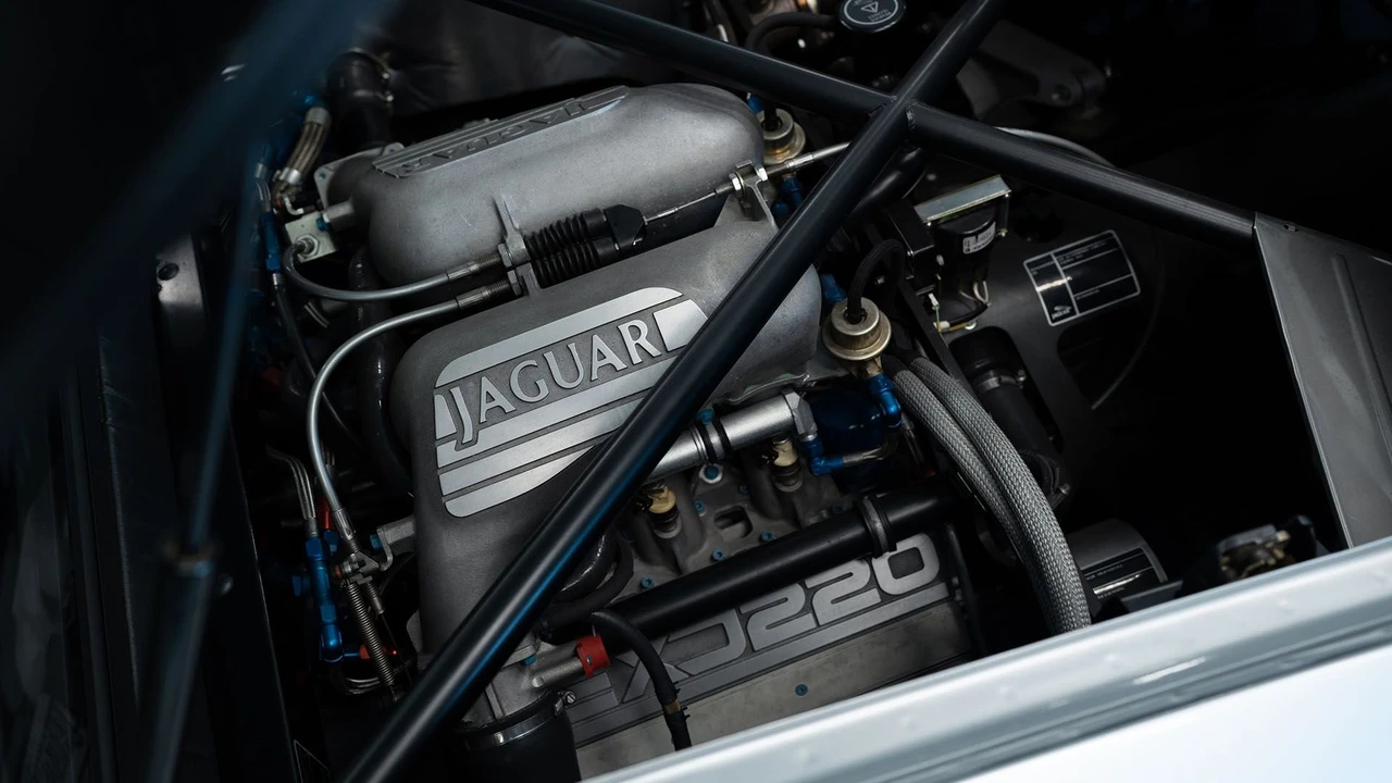 1994 Jaguar XJ220 - Image 28 of 31