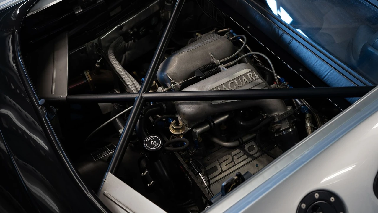 1994 Jaguar XJ220 - Image 27 of 31