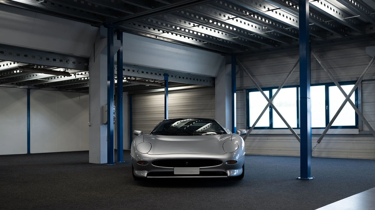 1994 Jaguar XJ220 - Image 3 of 31