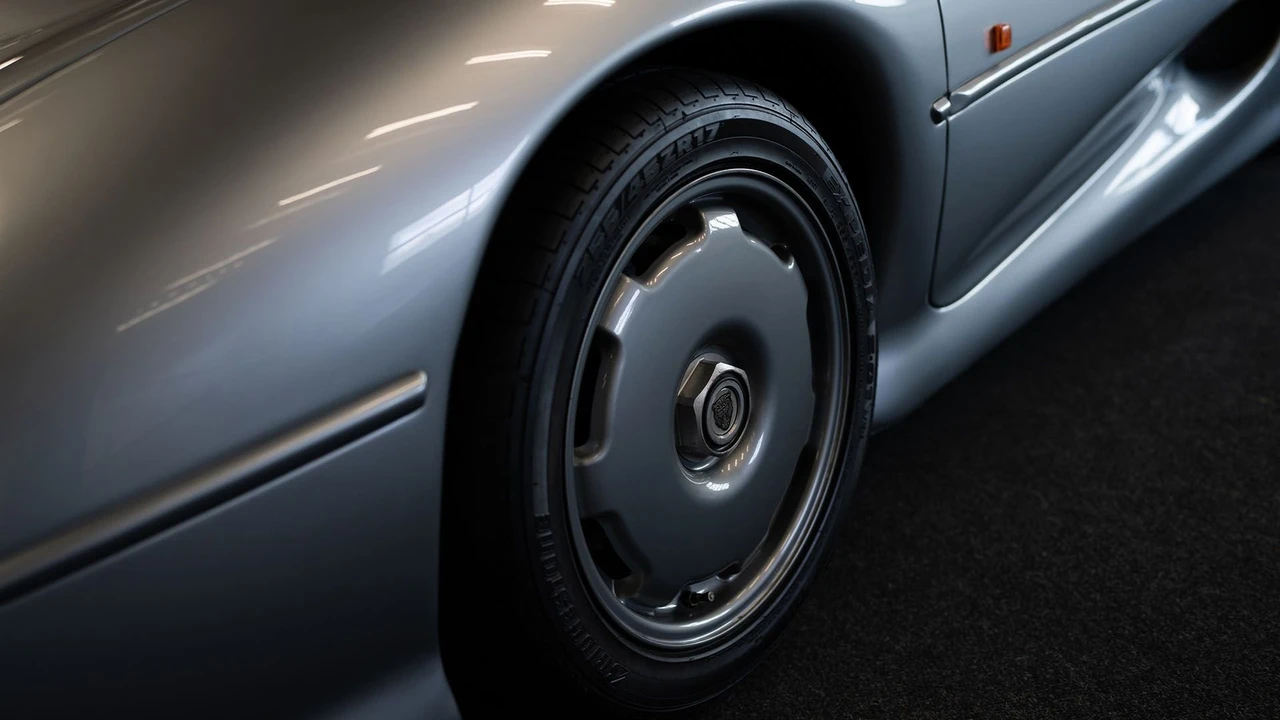 1994 Jaguar XJ220 - Image 13 of 31