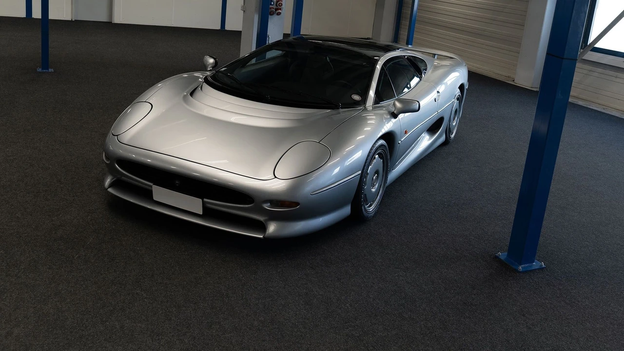 1994 Jaguar XJ220 - Image 7 of 31