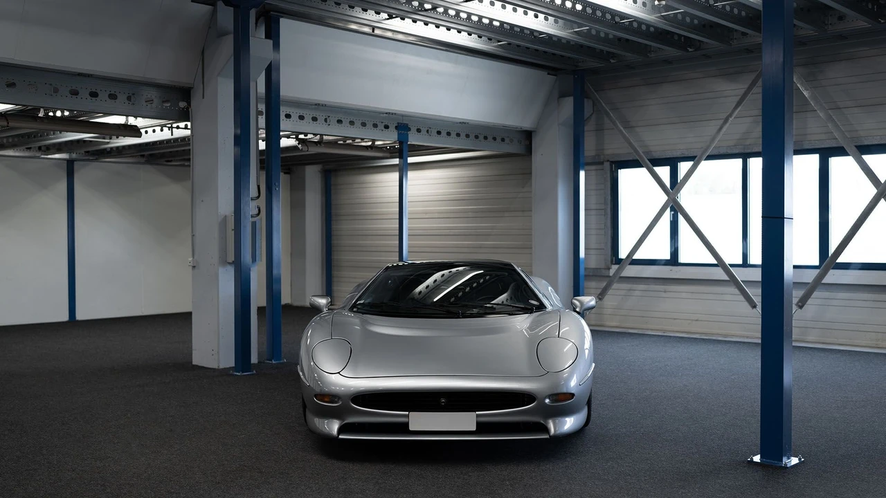 1994 Jaguar XJ220 - Image 2 of 31
