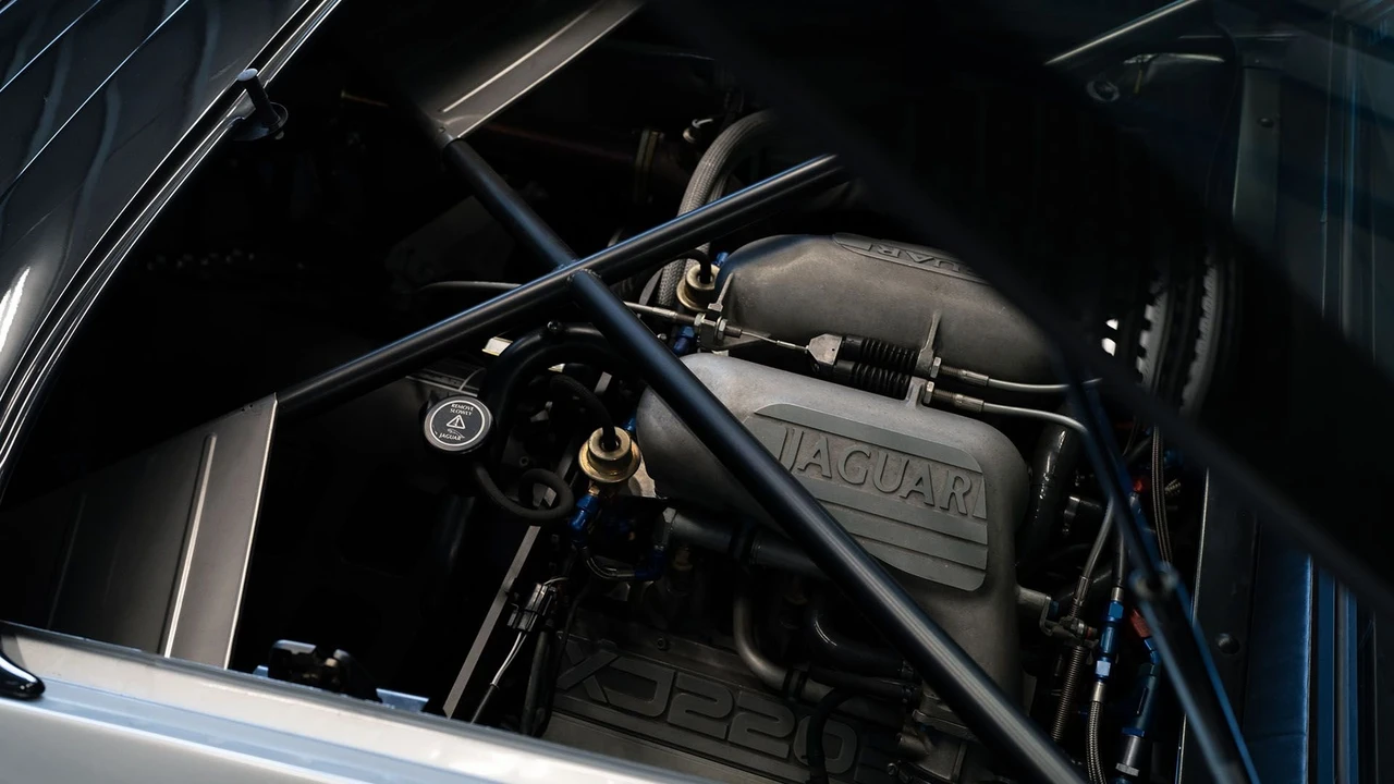 1994 Jaguar XJ220 - Image 31 of 31
