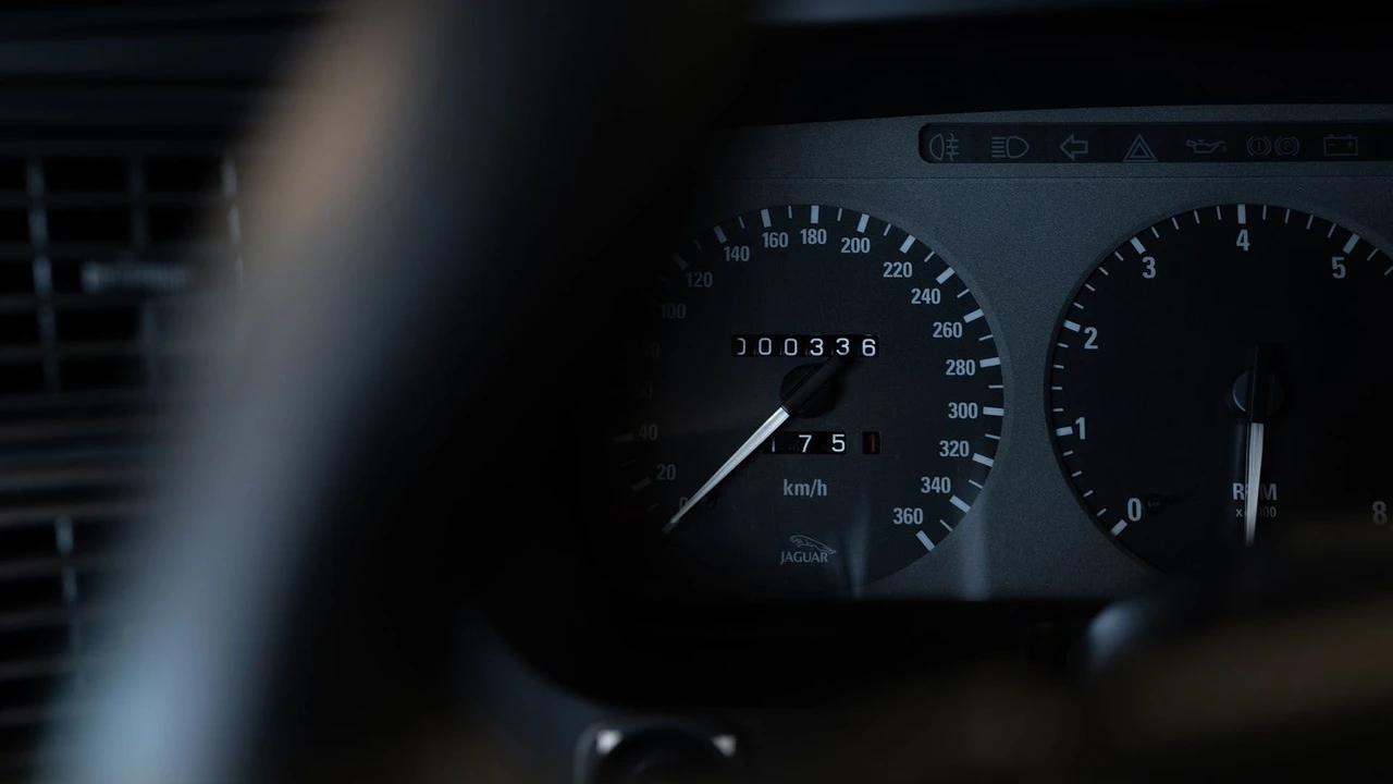 1994 Jaguar XJ220 - Image 21 of 31