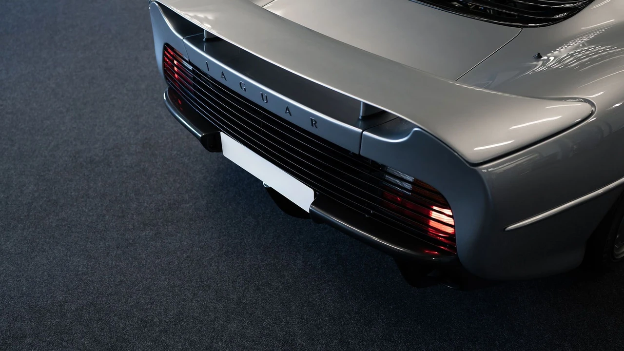 1994 Jaguar XJ220 - Image 17 of 31
