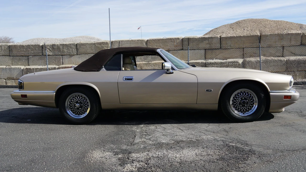 1994 Jaguar XJS Convertible - Image 9 of 31