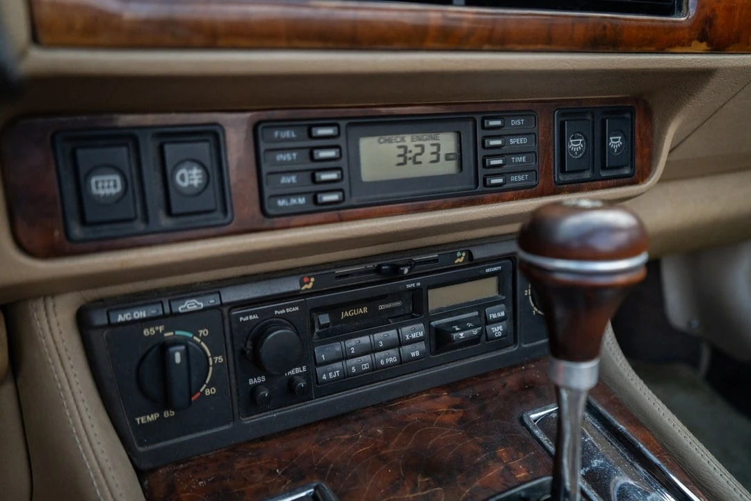 1994 Jaguar XJS Convertible - Image 29 of 31