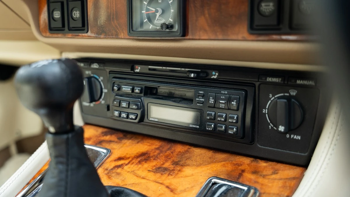 1994 Jaguar XJS Facelift AJ-16 - Image 25 of 30