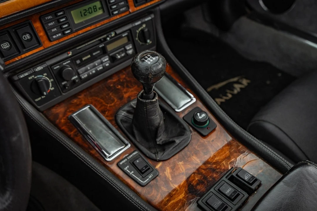 1994 Jaguar XJS Convertible - Image 23 of 30