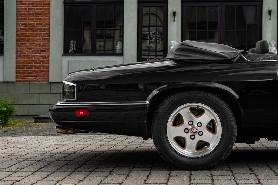 1994 Jaguar XJS Convertible - Image 16 of 30