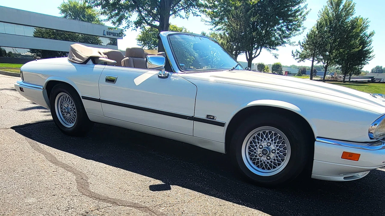 1994 Jaguar XJS Convertible - Image 9 of 11