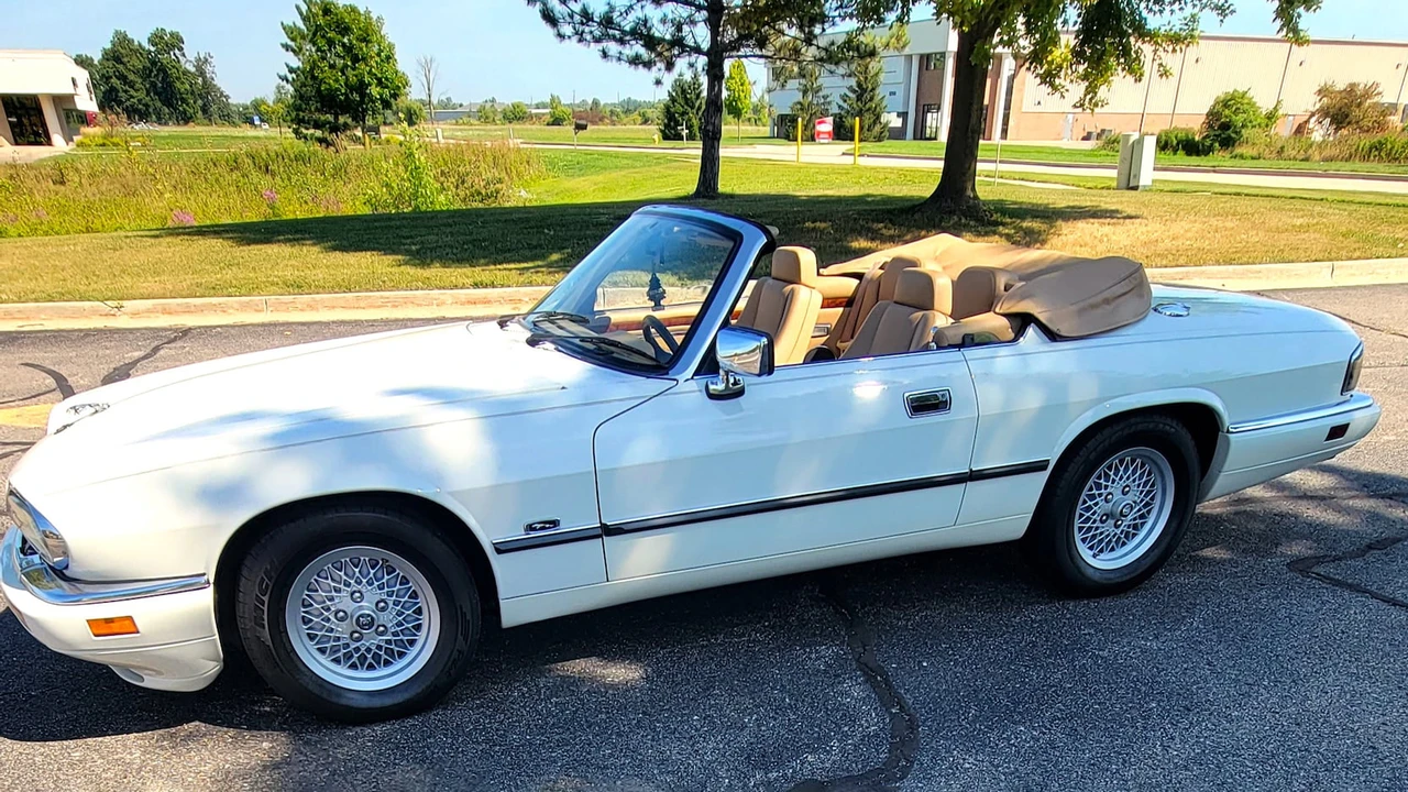1994 Jaguar XJS Convertible - Image 10 of 11