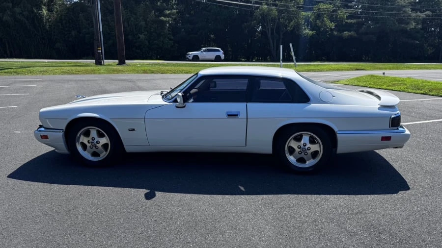 1994 Jaguar XJS - Image 2 of 31