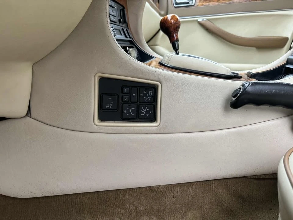 1994 Jaguar X300 XJ - Image 9 of 19