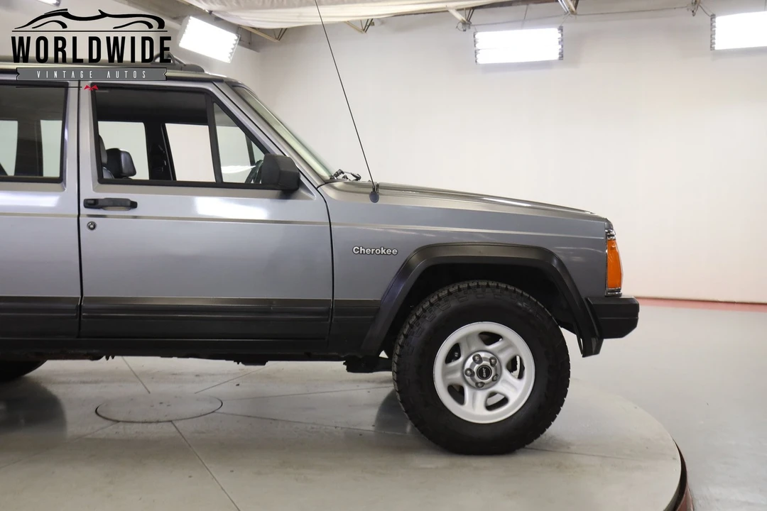 1994 Jeep XJ Cherokee - Image 9 of 12