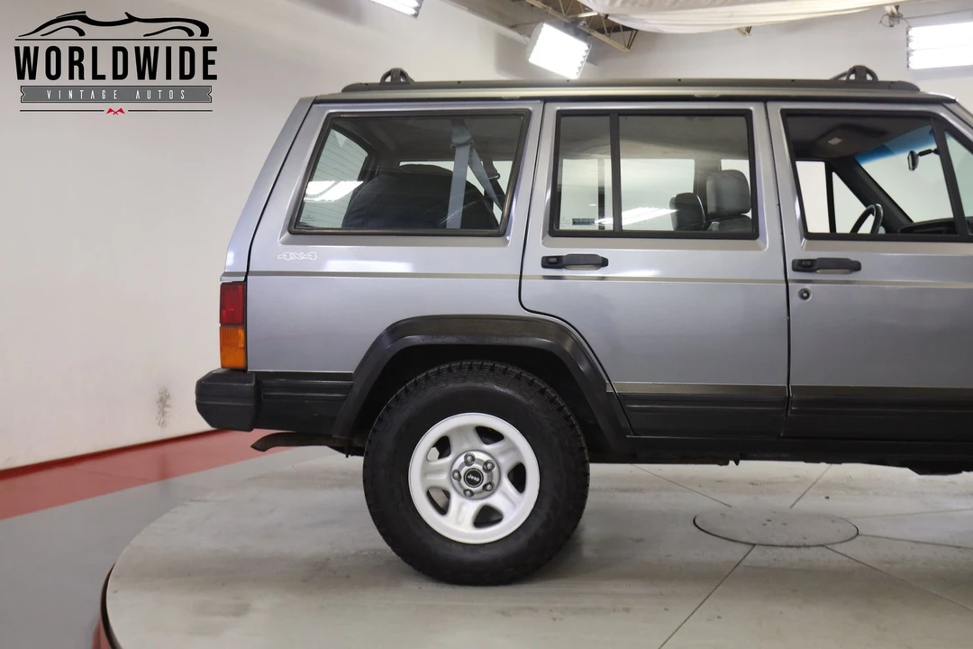 1994 Jeep XJ Cherokee - Image 10 of 12