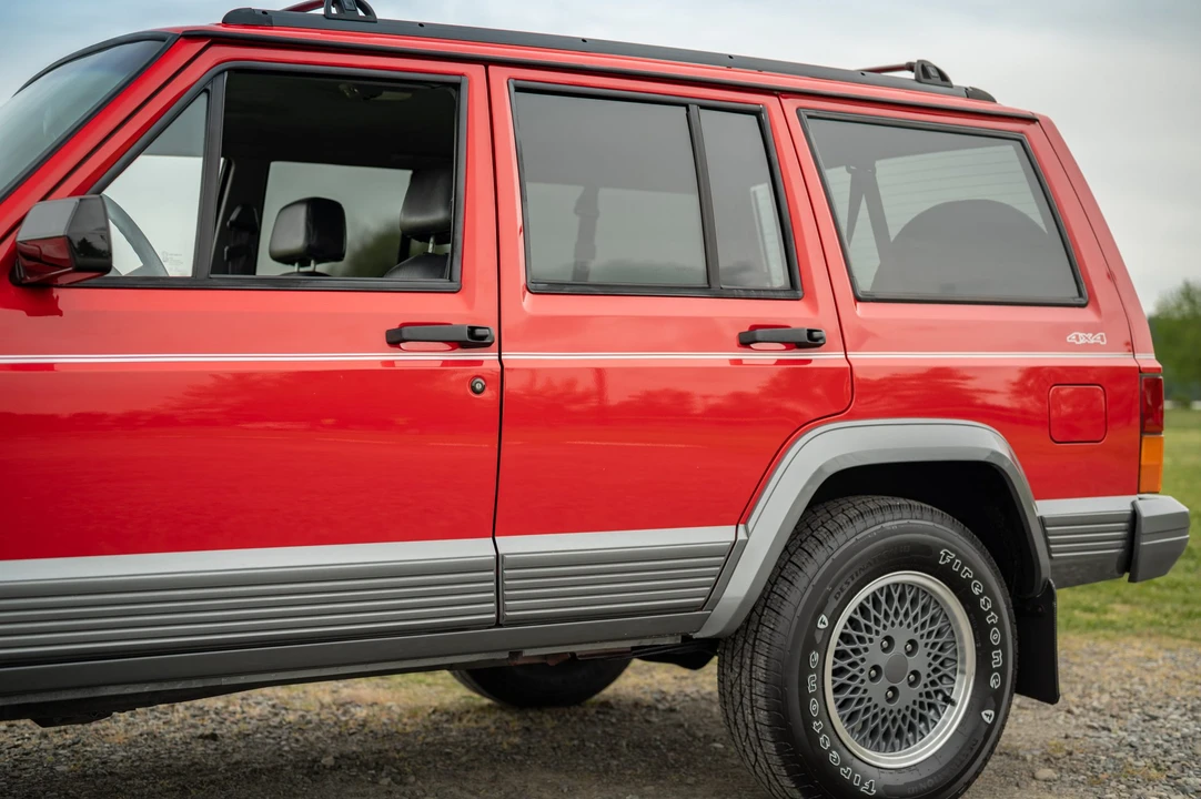 1994 Jeep XJ Cherokee - Image 10 of 31