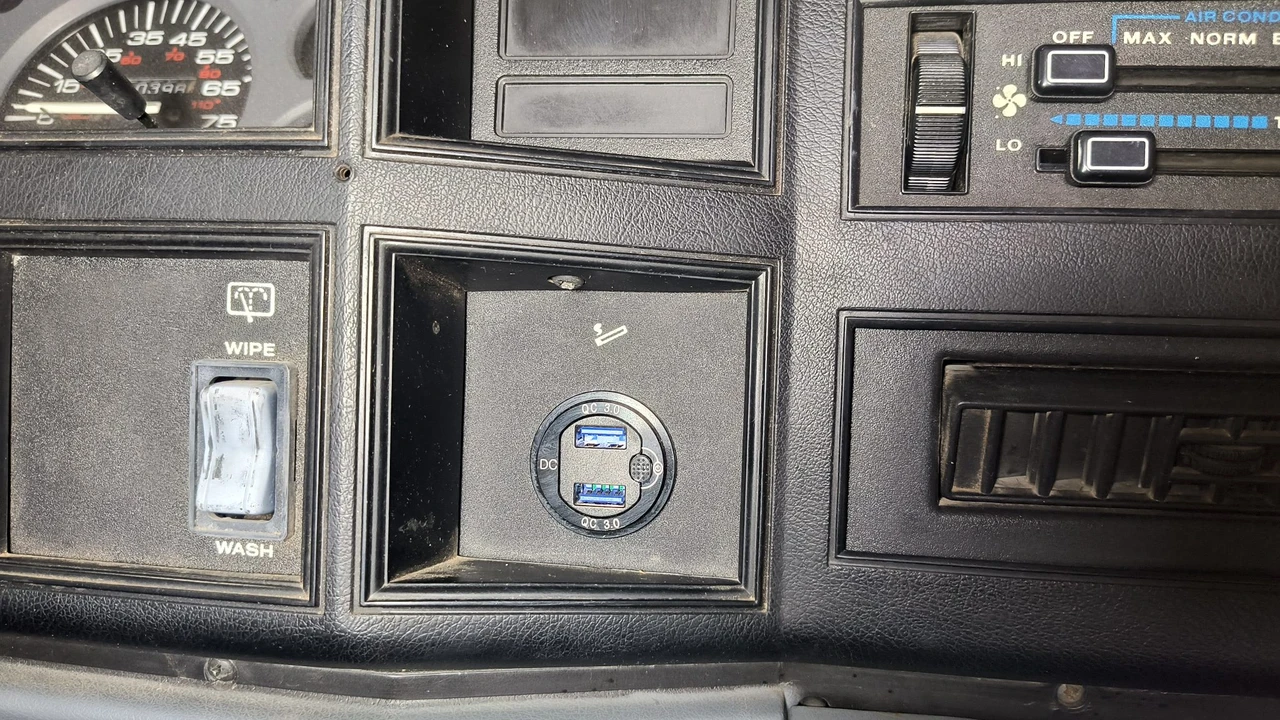 1994 Jeep XJ Cherokee - Image 29 of 31