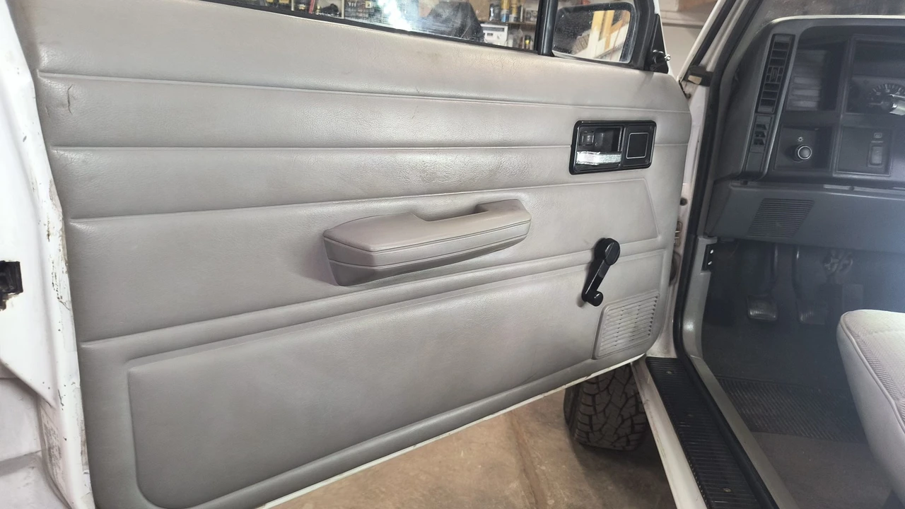 1994 Jeep XJ Cherokee - Image 23 of 31