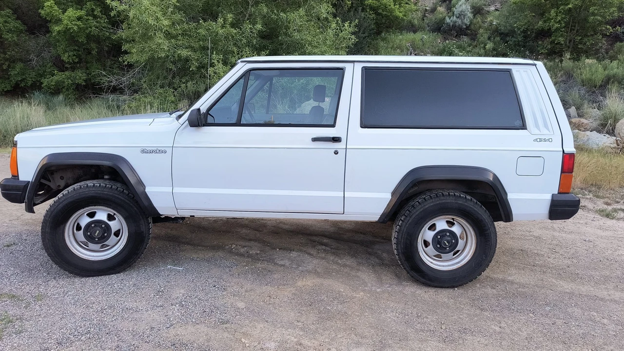 1994 Jeep XJ Cherokee - Image 10 of 31