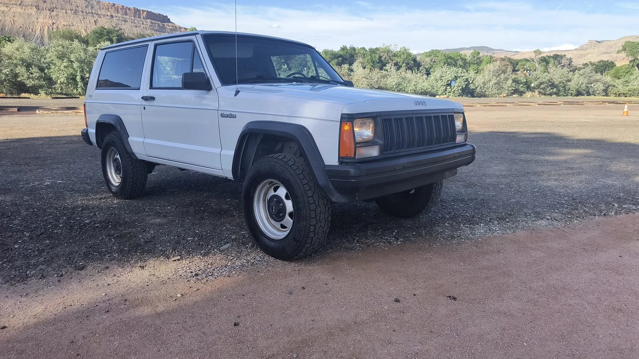 1994 Jeep XJ Cherokee - Image 2 of 31