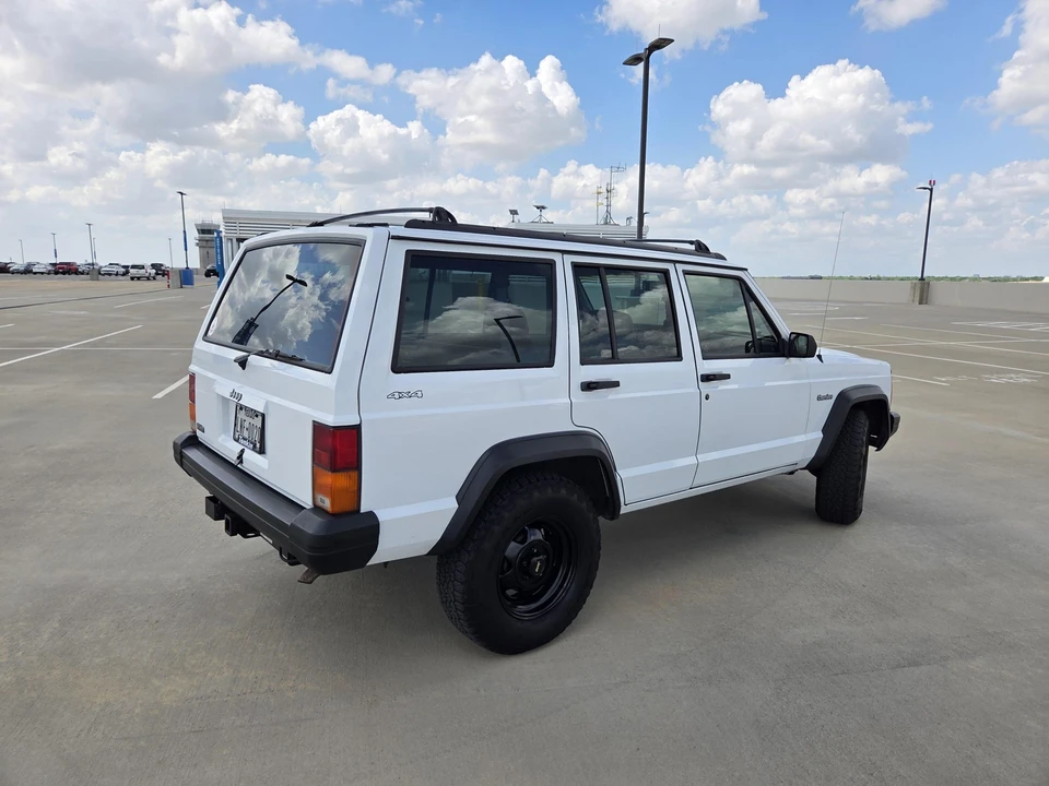 1994 Jeep XJ Cherokee - Image 17 of 31